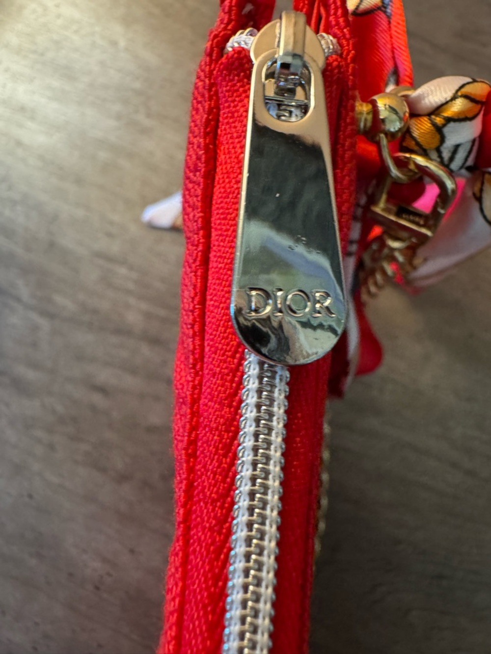 Christian Dior Beauté Red Women's Pouch with Chain Strap, scarf and Tassel. - Picture 6 of 10